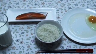母亲逼全家吃生米，父亲不愿意，隔天就被做成了排骨