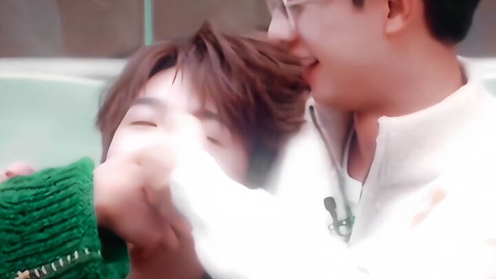 Thảo nào Cảnh Điềm bảo anh ấy quá đáng yêu! Á á á, em cưng, em cưng, em cưng!!!