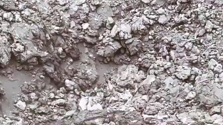Seorang pria di Indonesia berhasil merekam momen tepat saat Gunung Berapi Dukono meletus di dalam ka