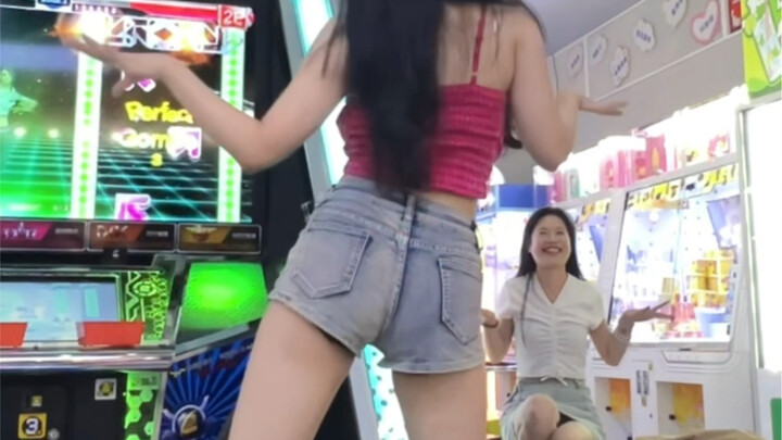 Kartu Ratu Coba saya lihat siapa lagi yang belum memainkan kartu Ratu?!