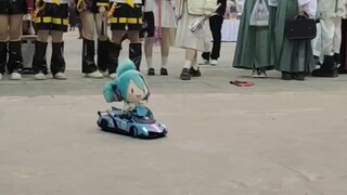 Người da vàng không nên bắt nạt người da xanh!!!