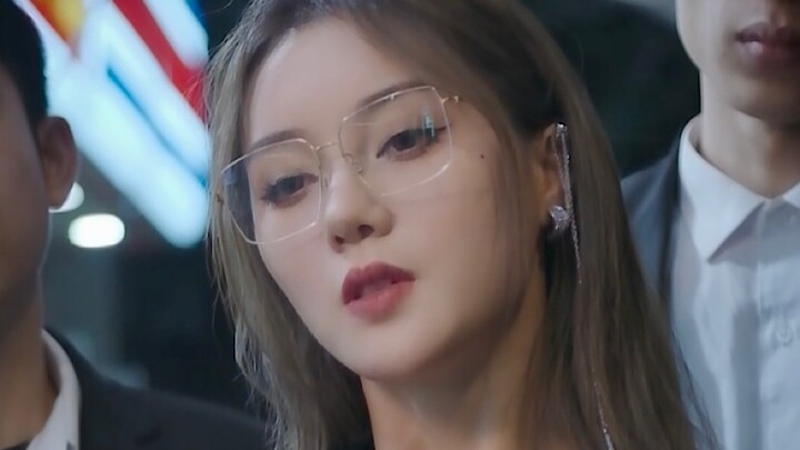 [Phim ngắn] “Em muốn ăn lê, anh thì quan tâm em nhưng lại tặng em cả thùng táo…”