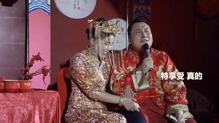 Pengantin pria termanis yang pernah ada! Seperti sandiwara, aku hampir tertawa terbahak-bahak! Dia p