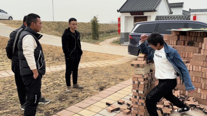 Fan đến tận nhà kiểm tra gạch, Du Sinh suýt nữa bị vạch trần… Thế mới biết, khoe khoang thì đừng quá