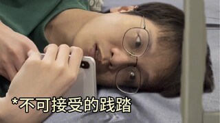 Bạn cùng lớp của tôi có bốn mông