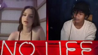 Chàng trai nước ngoài cất giọng hát khiến cô gái ngẩn người, tiếng đàn guitar và hát rất hay!