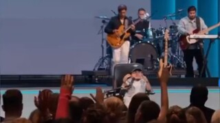 When you worship God with all you have☝️☝️☝️❤️❤️❤️