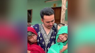 มีลูก2คนที่ต้องดูแล นายสมหวังผัวนางอาจ พ่อบ้านใจกล้า ผัวเมียหรรษา ครอบครัวเราเป็นคนตลก