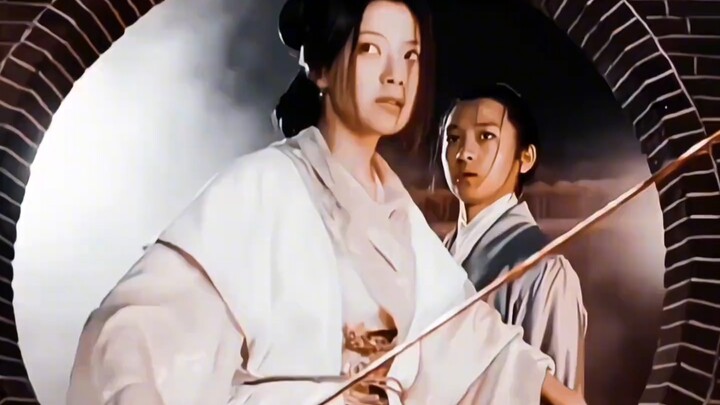 “Ten thousand flowers intoxicate a hall of three thousand guests; one sword’s gleam chills the ninet