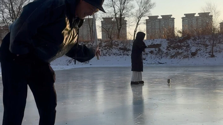 Ice Monkey Sliding! #DadongShanshuiWelcomesTheWorld #JilinCityWaitsForYou