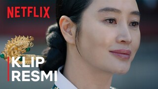 Under the Queen's Umbrella | KLIP RESMI | Netflix