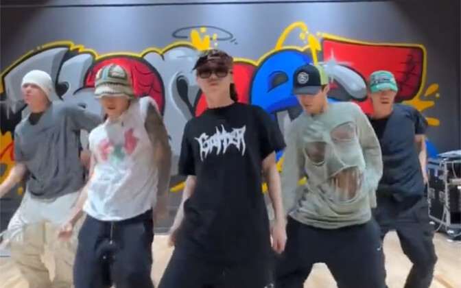 Thử thách WDBZ của biên đạo múa bài “baggy jeans” nhóm NCT U