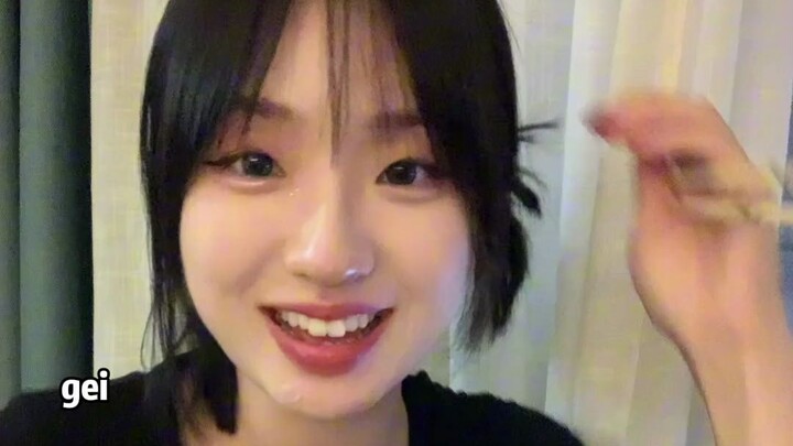 ชาวเกาหลีคนนี้ฉลองวันแรงงานสุดเพอร์เฟกต์! นั่งกินของว่างยามดึกไป คุยกันไปเลย ฮิฮิ~ (´▽`)ノ