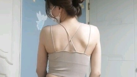 Cô gái mặc quần jean này thực sự đang xoắn