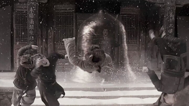 With a single furious roar, the mad monk summoned a bronze bell, instantly sending all the disciples