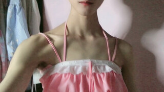 Mewujudkan janji: Menembus 10 ribu pengikut dan mengenakan baju renang! Astaga!