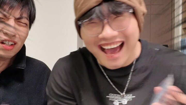 Siapa yang berani ikut dia nguras kolam besar kartu One Piece?