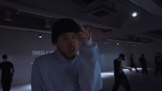 [Kim Hanbin][WATERFALL] Practice Room Version He came with a knitted hat