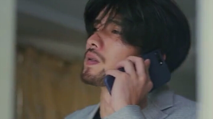 Aku benar-benar benci menerima telepon tepat sebelum keluar rumah, selalu jadi lupa sesuatu!