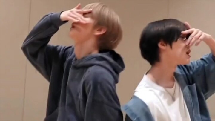 【TXT】 Soobin และ Bokyu Deja Vu ท้ากับ Li ในเมื่อทั้งคู่ต่างก็กำลังขัดใจกันอยู่ เราก็อย่ามาอยู่ในเฟรม