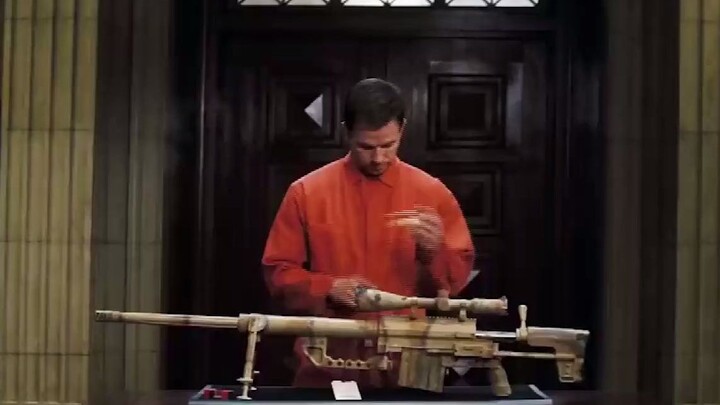 A top sniper is framed; after being arrested, he spots a flaw in the conspiracy and proves his innoc