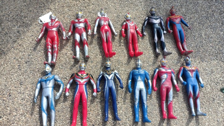 Bao gồm tất cả các đường nét mềm mại của Ultraman, tất cả đều trong tình trạng lỗi.