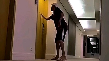 دقّ الباب هو كذبتك!