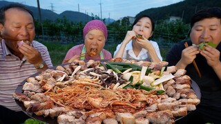 여자친구가 부모님께 인사드리러왔습니다. My girlfriend came to say hello to my parents.