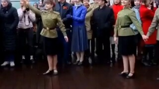 俄罗斯街头惊现毛主席精神，真美！