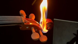 “看，着火了，可是他依旧在火中拉琴”