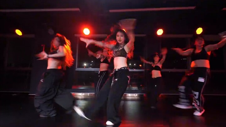 [AA Choreography] Sportscar là một chú mèo con hoang dã, mạnh mẽ và gợi cảm! !
