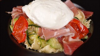 Do you like Italian recipes? - Pasta with burrata and zucchini