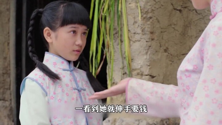 Ibu makan ayam bakar dengan lahap, tapi putrinya bahkan tak cukup makan nasi; ayah angkat langsung m