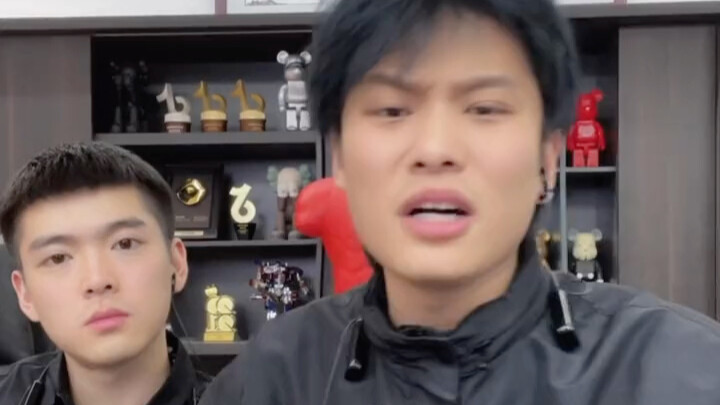 الأخ شياو يانغ يتحدث عن صعوبة التبرع، مهما فعلت سيجد من يقول إن ذلك غير مقبول.