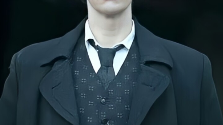 Holy crap! Finally, there's a woman dressed as a man who doesn't treat the audience like fools! ! ! 