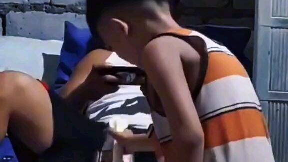 ang init,  gusto na humiwalay ang kaluluha ni kuya 😂😂😂😂😂