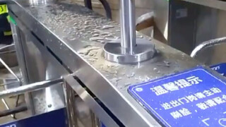 坚持狠狠暴击虚伪的富士康，戳穿资本丑恶嘴脸，利益至上，精明冷血，他们伤害了无数打工人，制造无数罪恶，让无辜可怜的劳动人民