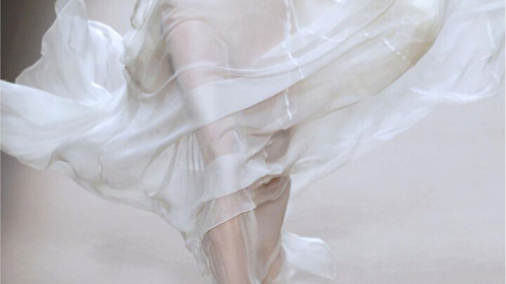 The ultimate guide to flouncing a skirt—when I flick my skirt, I just look this gorgeous!