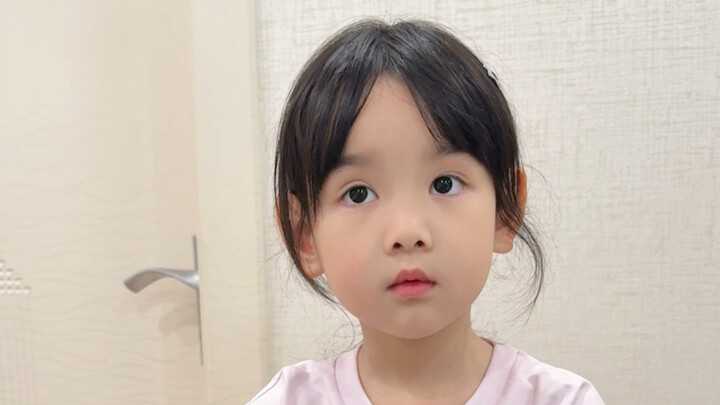 Đứa trẻ này còn bình tĩnh hơn cả tôi nữa～