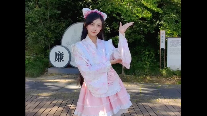 173‑cm‑tall super‑big loli dances a platinum‑level disco for you—like it?