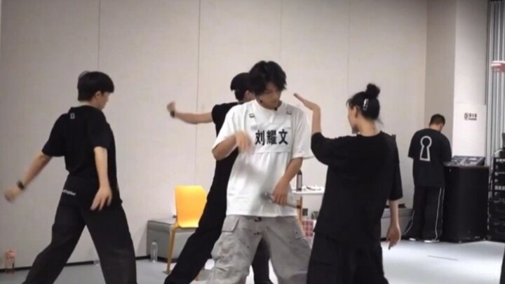 【刘耀文】《4U》练习室！想得到你！跌宕起伏！！