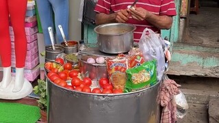 Hand tossed Jhalmuri of Kolkata