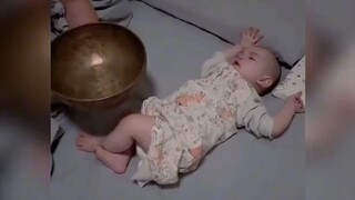 ลูกน้อยเตะในฝัน กลองใหญ่ตอบสนองเสียงใสฟังแล้วน่ารักทั้งฮอลล์!