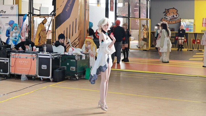 Que Nu, Sam Sha, Xuzhou Dimension Cat Comic Con Guest Spontaneous Dance-Along