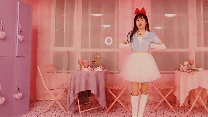 Yu Shao's team danced to "HMPH!" with Barbie costumes. Who doesn't have a little princess in their h