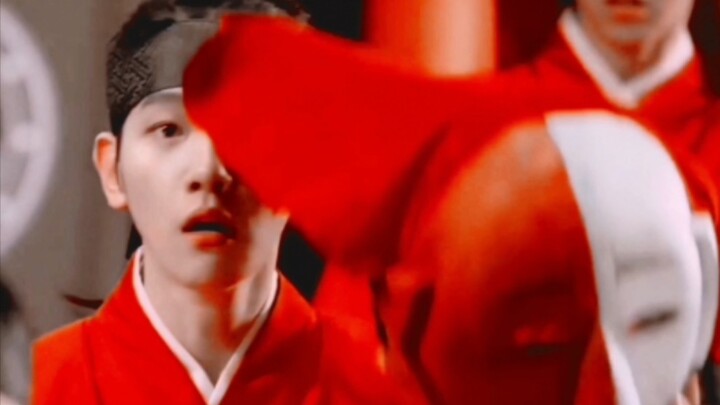 “Tolong! Dia benar-benar membawakan sifat polos dan patah hati dengan sempurna dalam satu waktu” ● B