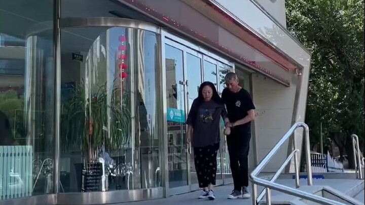 You’re still fussing over the flowers—someone else is already posing for the camera!