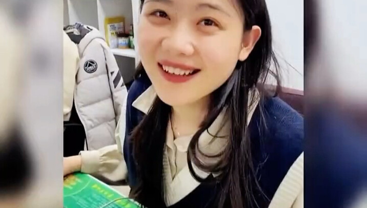 เพื่อนร่วมงานสาวสุดฮาเหล่านั้นทำให้คุณหัวเราะจนปวดท้องไปเลย!