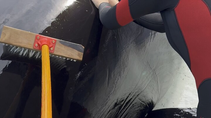 ไม่ใช่ว่าเราซื้อผ้าถูตัวไม่ได้ แต่พังหู่เขาชอบถุงมือหนังแท้เล็กๆ แบบนี้ต่างหาก...