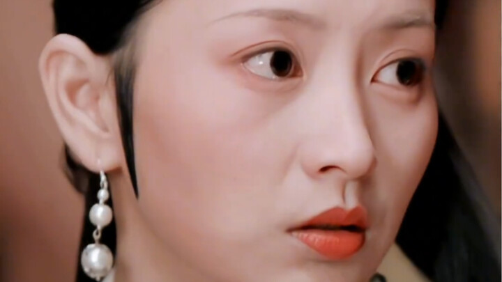 In those days, having one’s hair messed up was a great embarrassment, yet Sister Mei and Lady Cao st